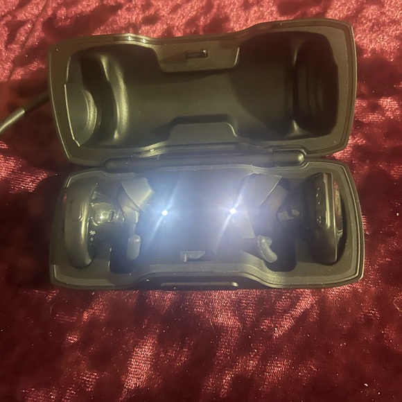 Bose Wireless Ear phones. Used twice. Like New - Picture 5 of 6